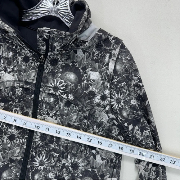 *Lululemon Women Scuba 6 Bring Back The Track Jacket Black Active Performance - Picture 7 of 10